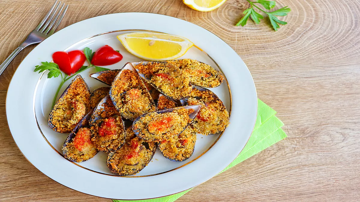 Cozze con pangrattato e pomodorini