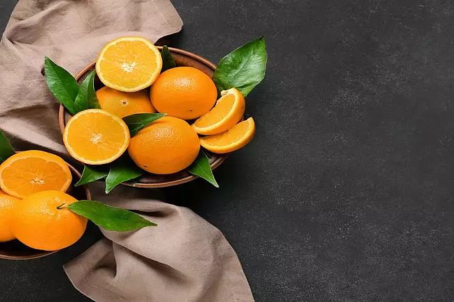 Arance fresche ingrediente in cesti