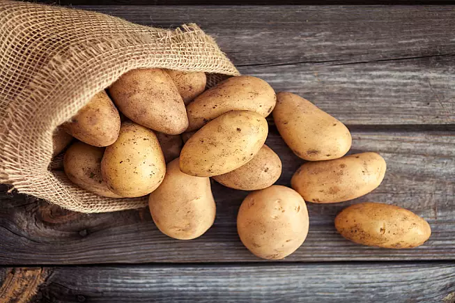 Patate freshe sacco di patate ingrediente fresco