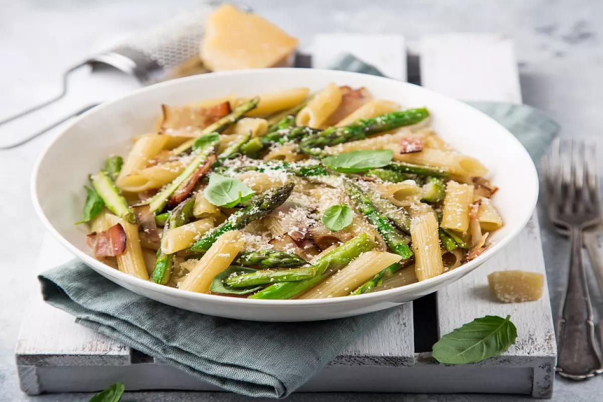 Penne asparagi e prosciutto