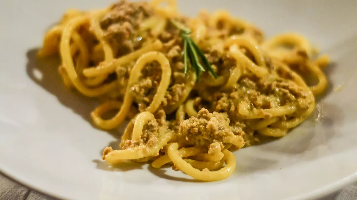 Bigoli in salsa, storia e ricetta