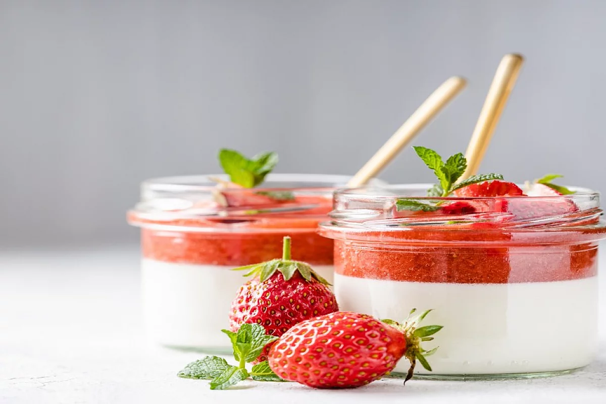 Panna cotta con salsa di fragole