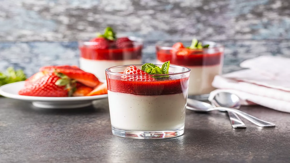Panna cotta con salsa di fragole