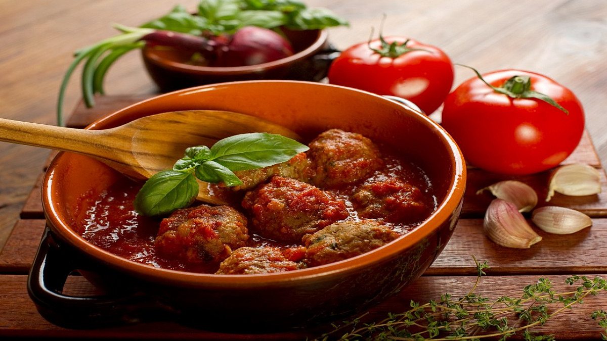 Polpette al sugo, la ricetta della nonna | Paesi del Gusto