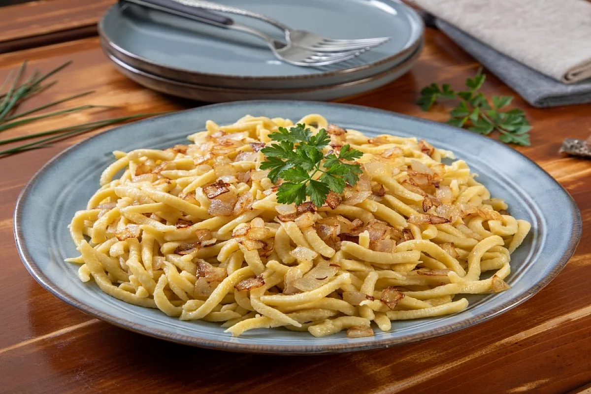 Spätzle con speck e formaggio