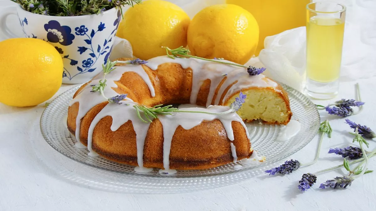 Torta al limone glassata 