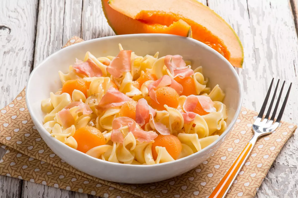 insalata di pasta fredda e melone