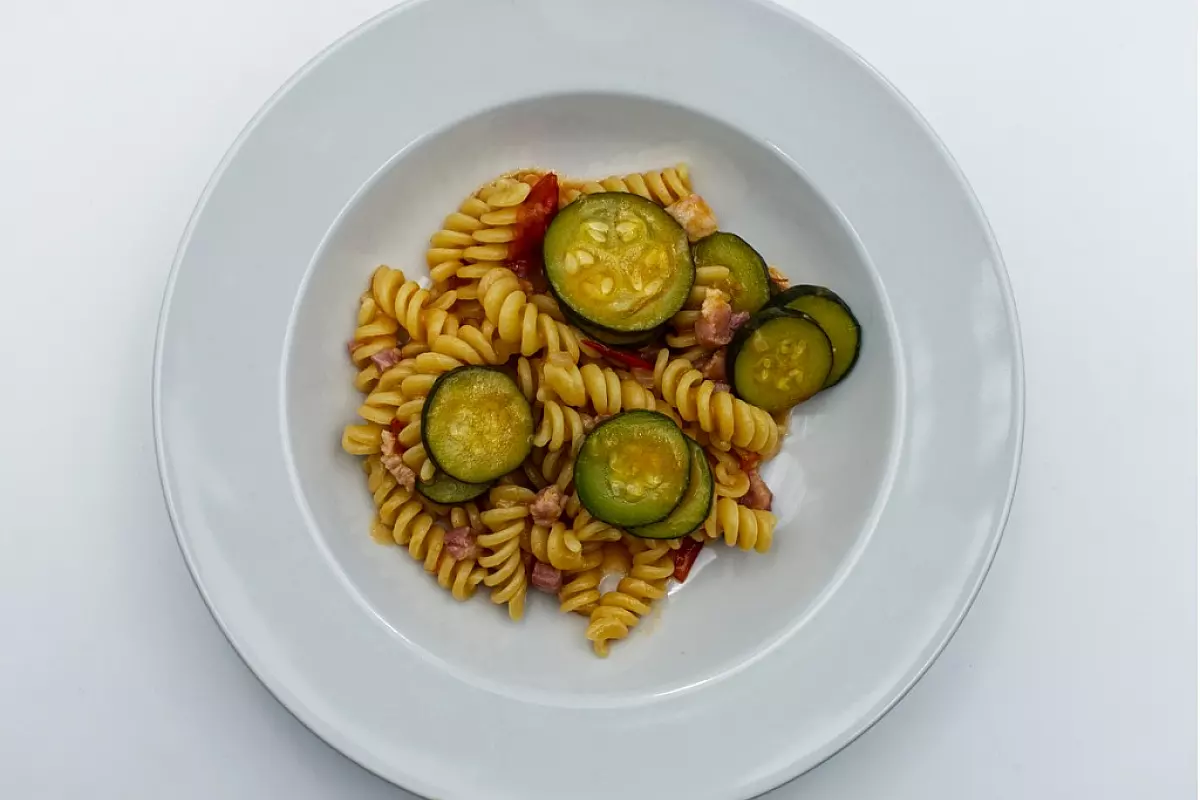 pasta zucchine speck