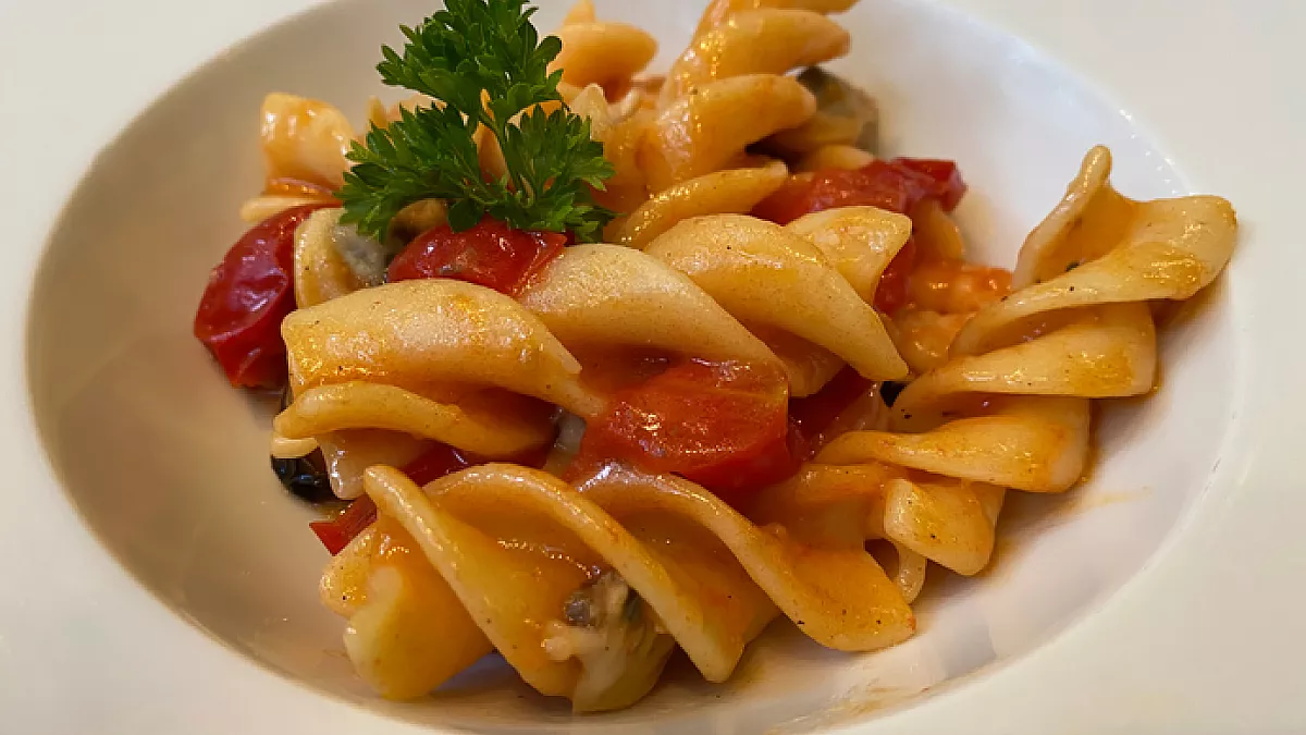fusilloni mandorle e pomodorini caramellati