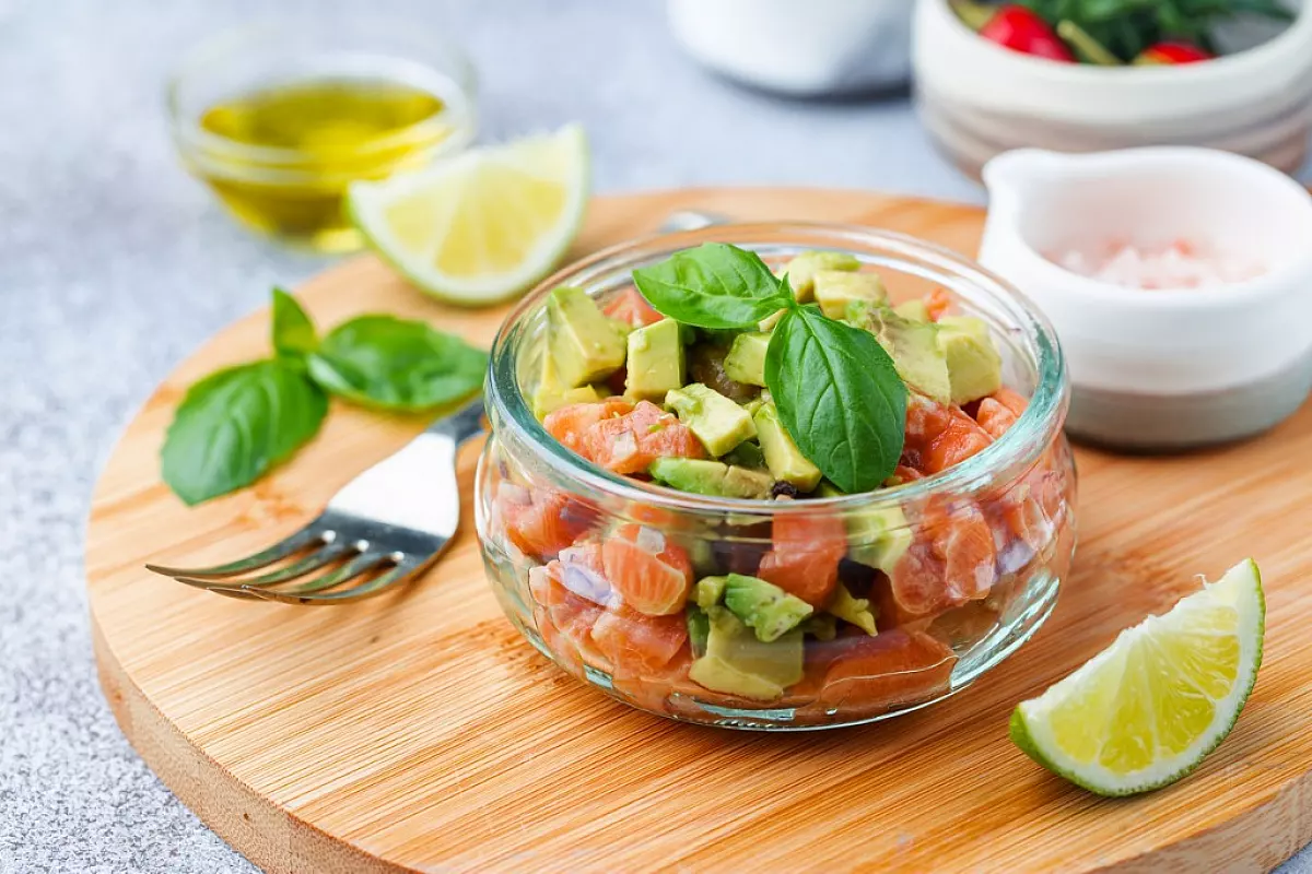 insalatona avocado salmone