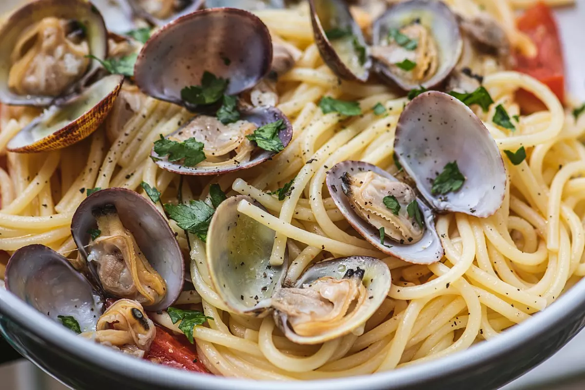 Spaghetti con vongole e nduja