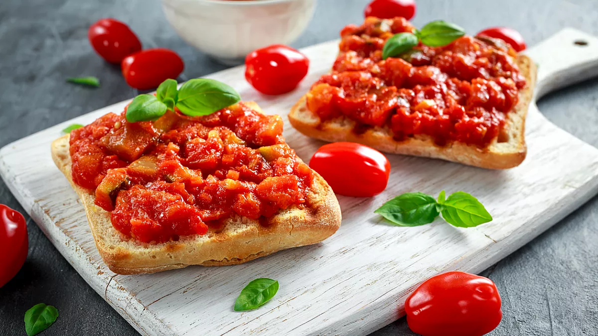 crostini di pane e pomodoro