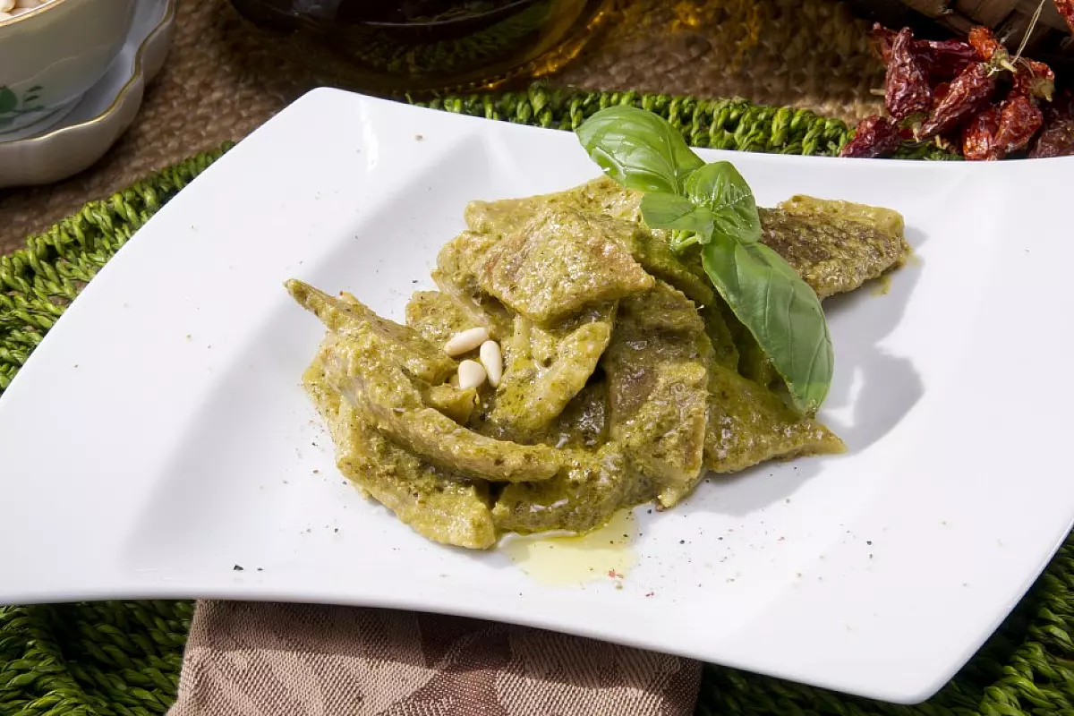 Testaroli con pesto