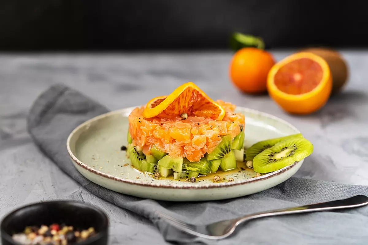 Tartare di salmone e kiwi