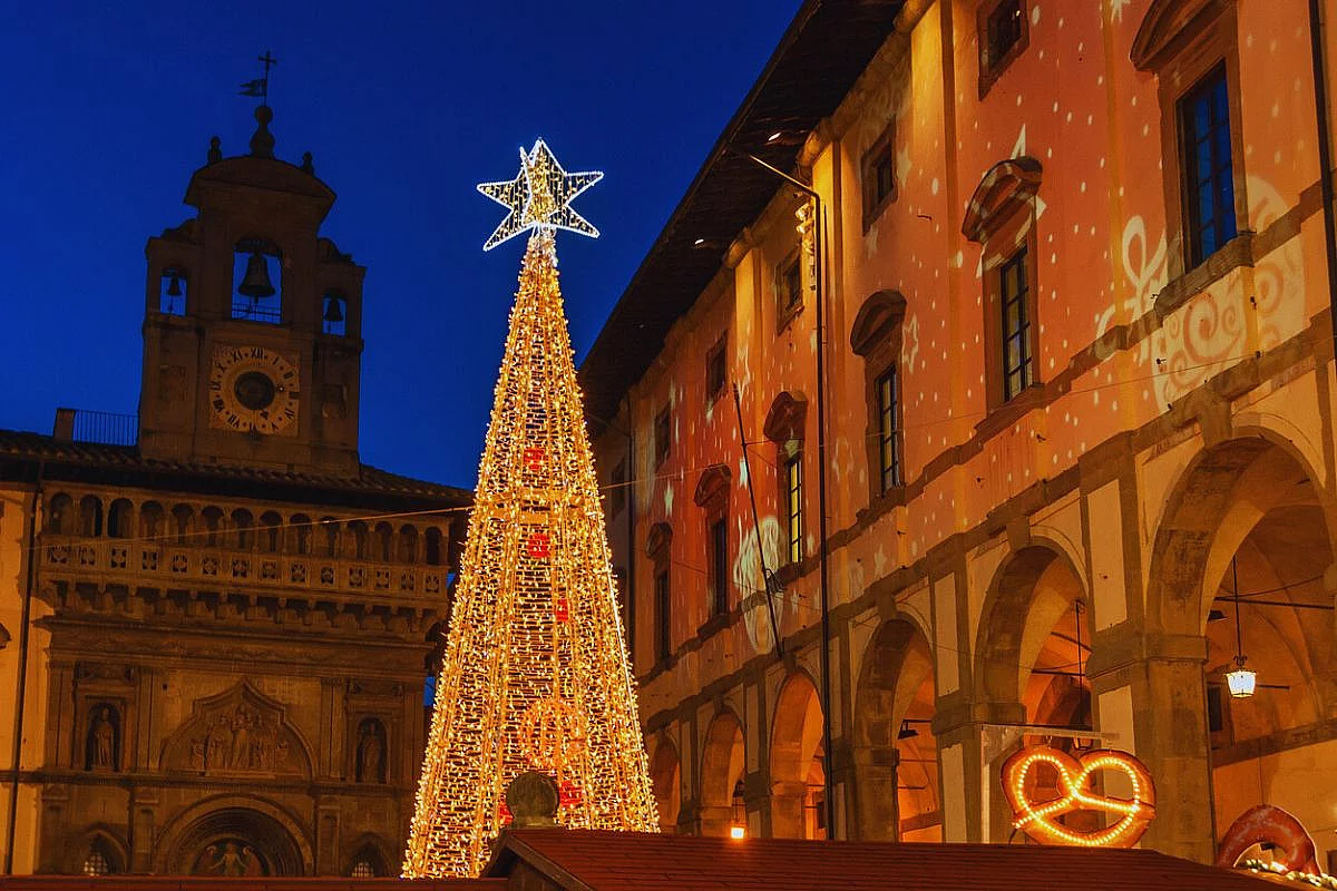 Un viaggio incantato nel cuore del Natale con il mercatino natalizio nel centro storico di Arezzo