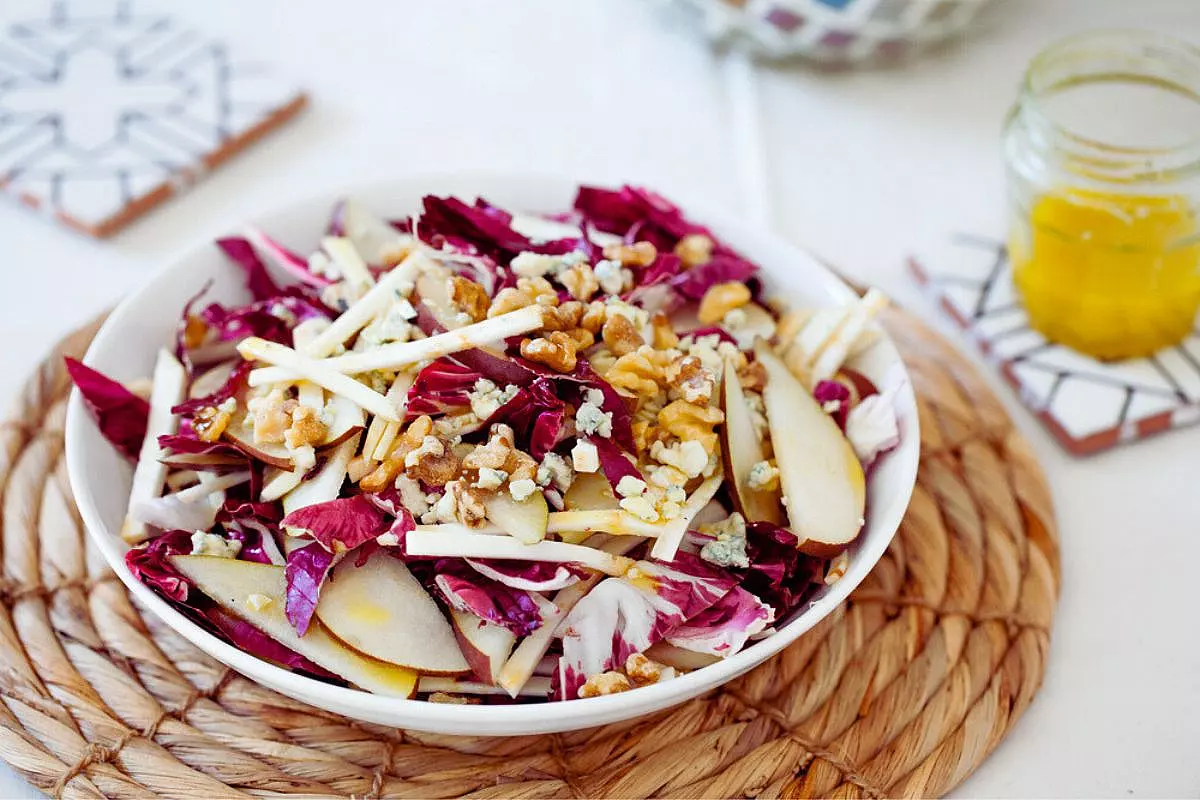Insalata di radicchio, mele e noci
