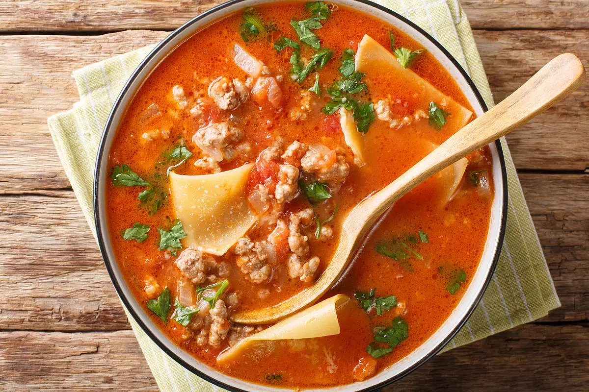 Lasagna Soup il trend di TikTok che ha sconvolto l'iconico piatto italiano
