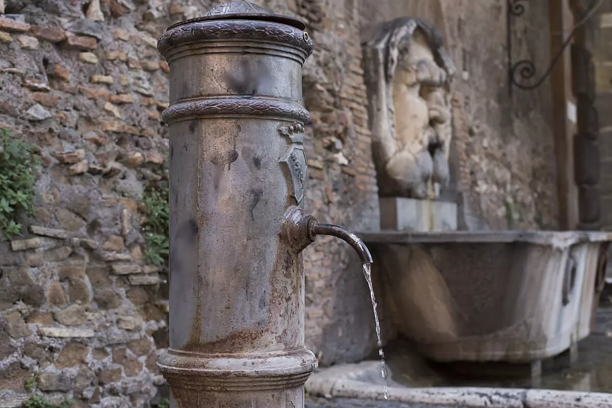 L'acqua di Roma è tutta buona da bere, ma sai qual è la migliore? Ecco la risposta che non ti aspettavi