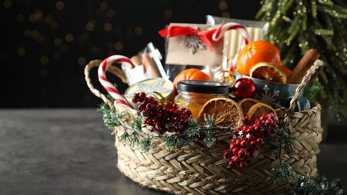 Regali di Natale 2023 i toscani scelgono il settore enogastronomico