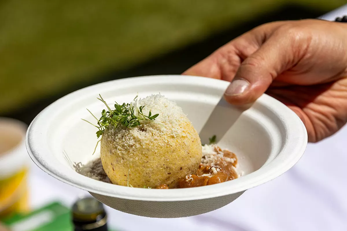 I canederli sono una delle preparazioni più amate dell'Alta Badia (fonte: www.facebook.com/altabadia.org)