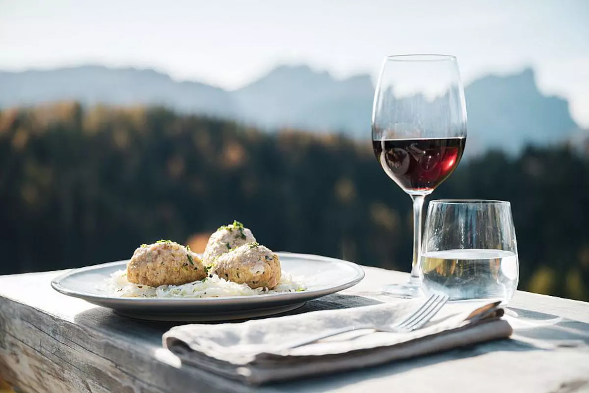 I luoghi d'elezione per gustare la cucina dell'Alta Badia sono gli ütia, i rifugi (fonte: www.facebook.com/altabadia.org)