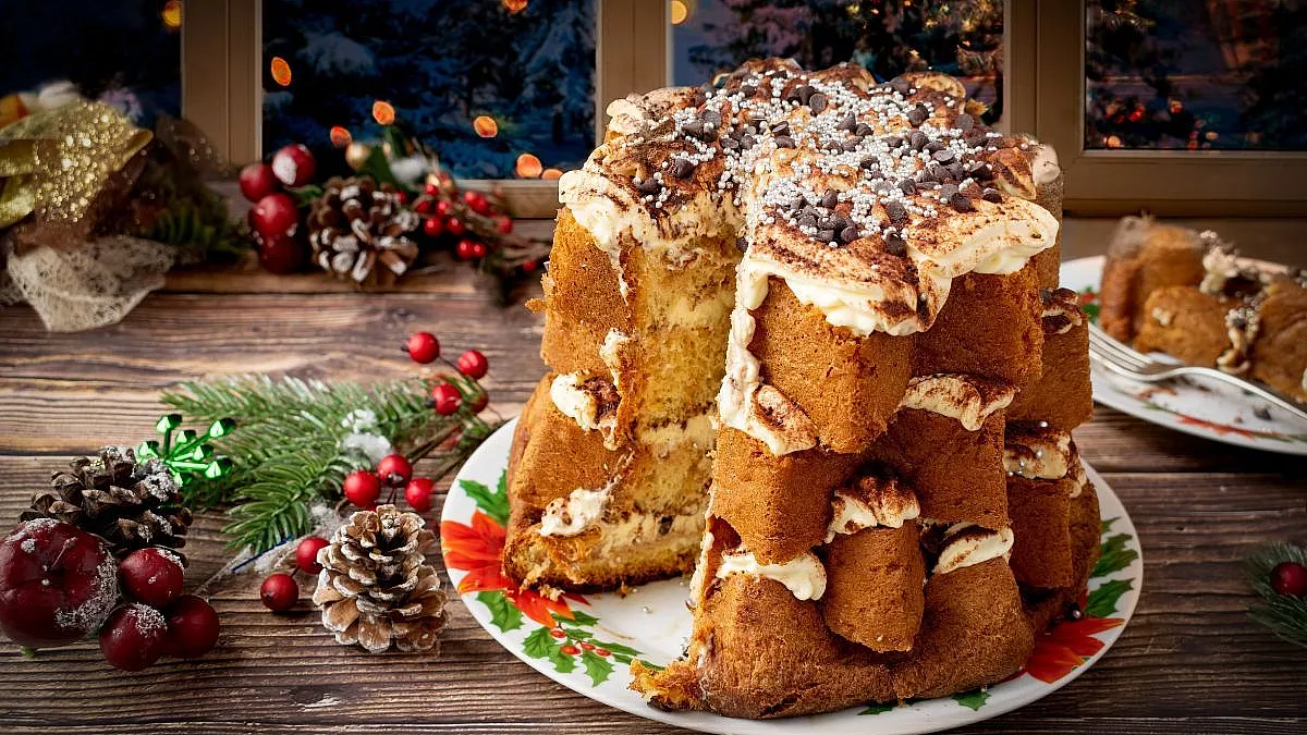 Pandoro farcito al Tiramisù: la deliziosa fusione di due classici italiani nelle pasticcerie di Roma