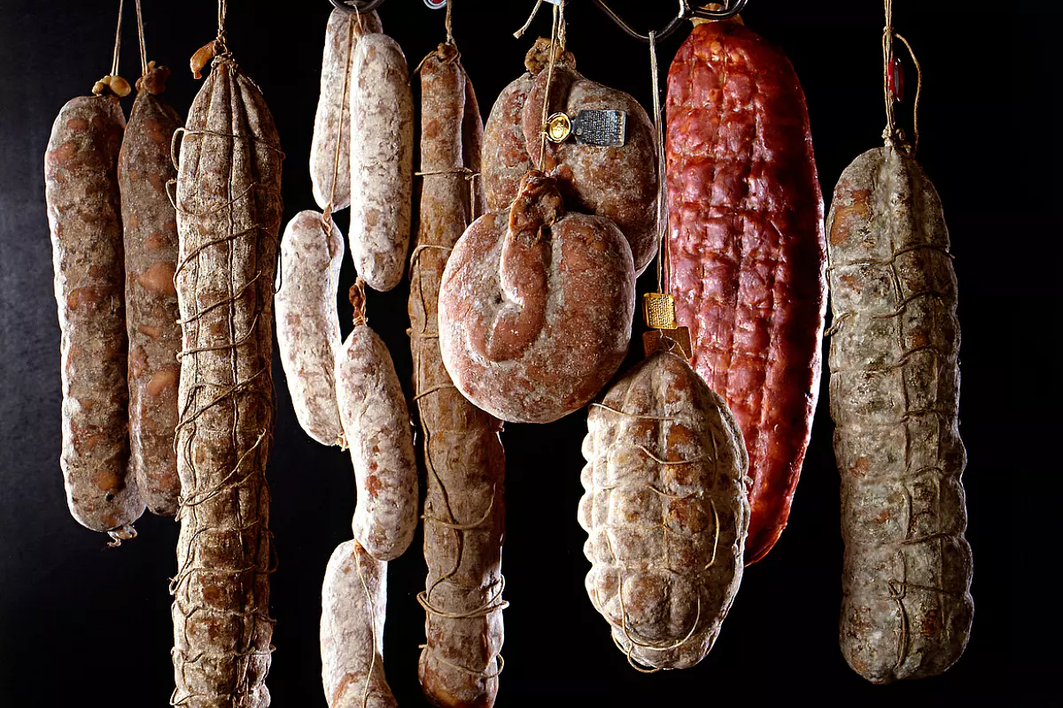 Un capolavoro della salumeria italiana: tutto sulla Salama da Sugo di ...