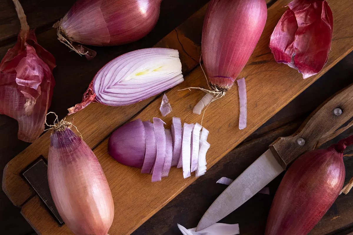 Cipolle di Tropea su tagliere