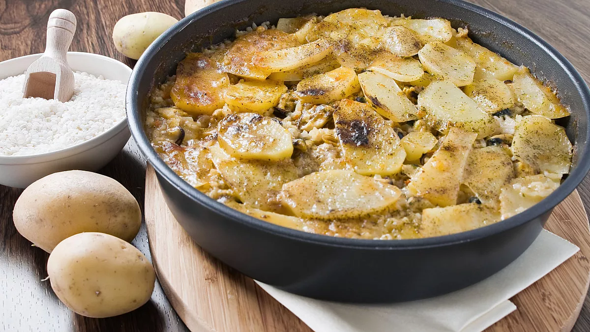 Tiella con riso, patate e cozze