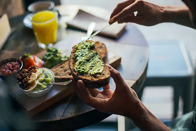 avocado toast integrale colazione sana