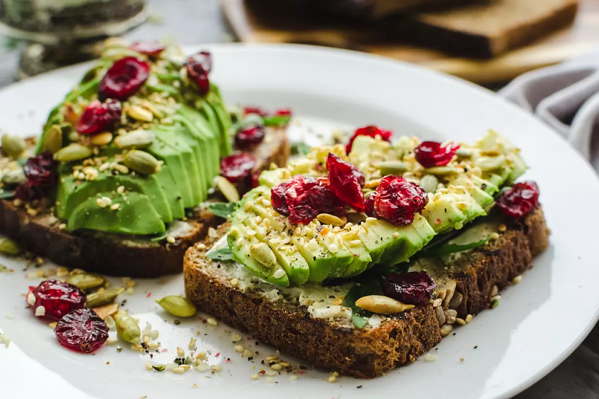 avocado toast integrale colazione sana