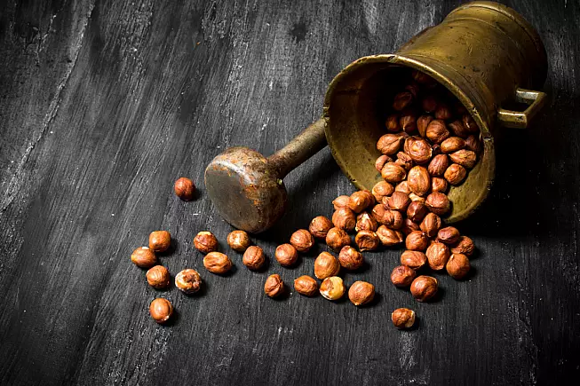 Nocciole in un pestello