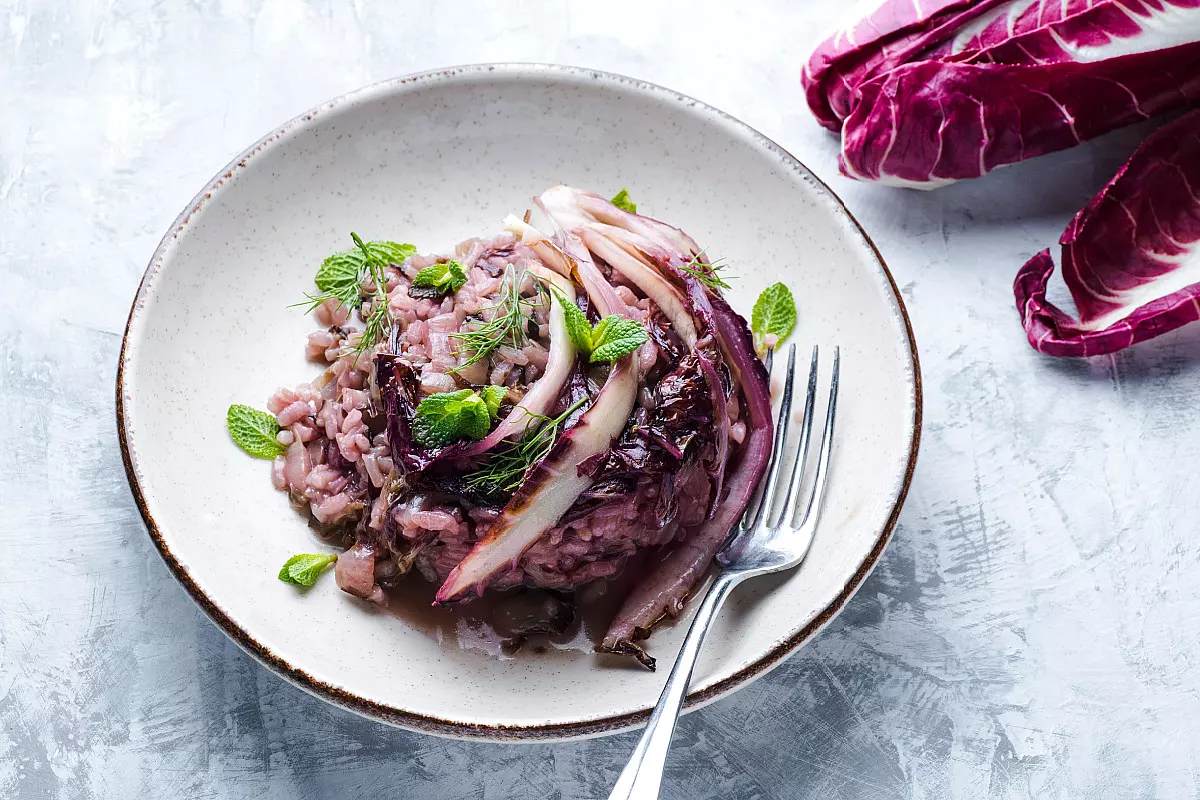 Risotto con radicchio di chiocchia, pancetta e vino rosso