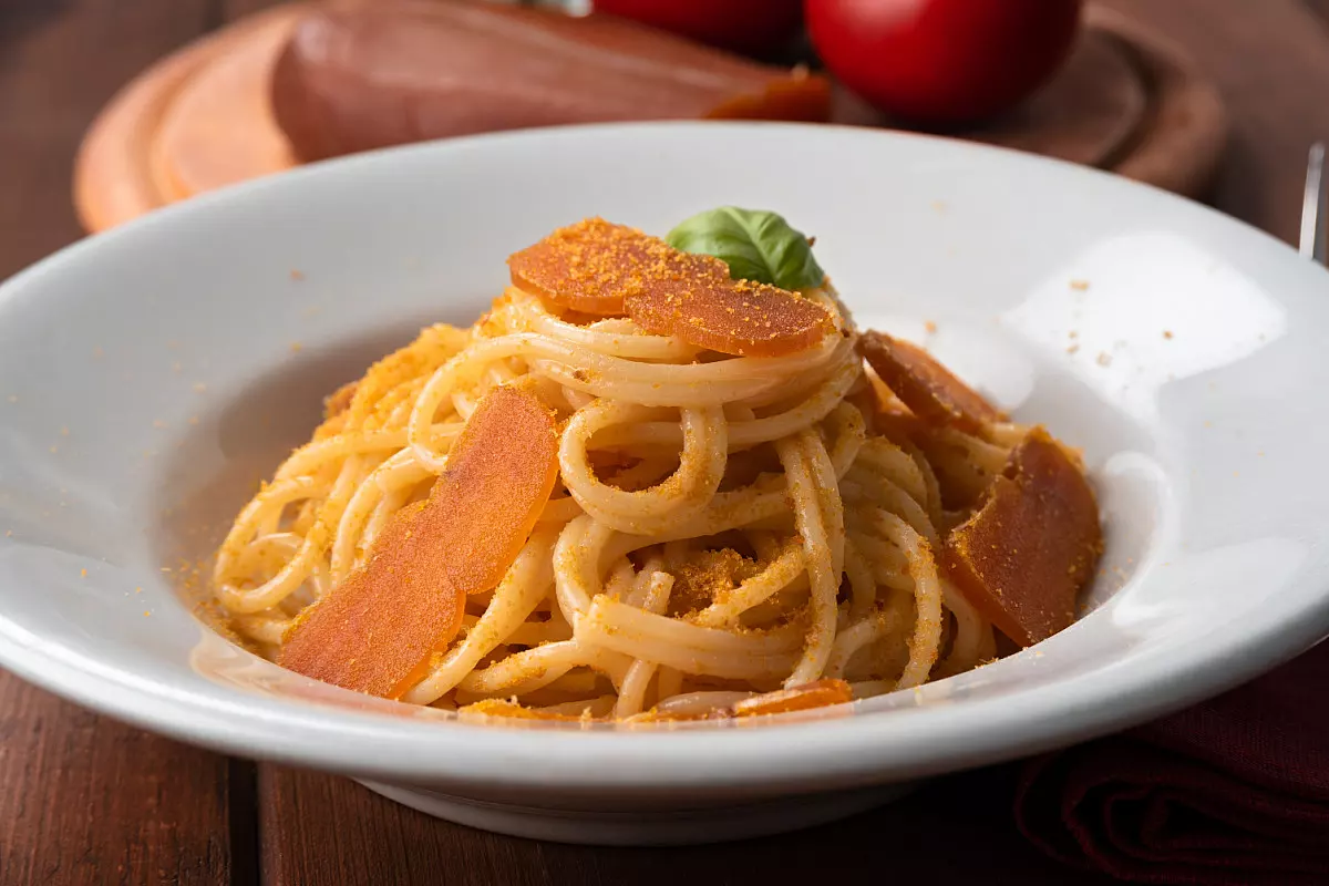 Spaghetti con bottarga di muggine