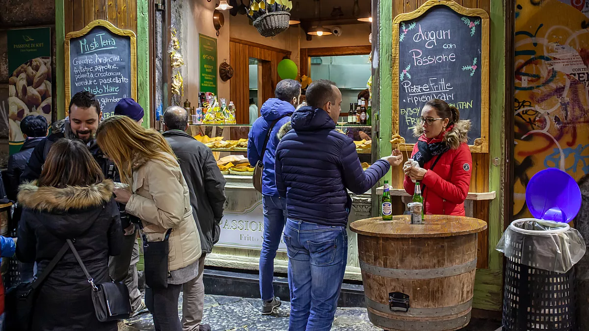Pizza fritta a Napoli, 5 indirizzi (ph. Gennaro Leonardi - istock.com)