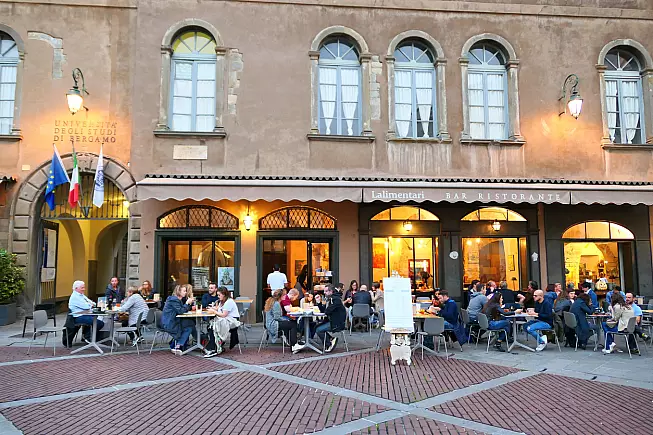 Torta Donizetti, il dolce di Bergamo (ph. StudioBarcelona - Istock.com)