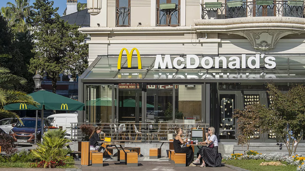 Mc Donald's e il panino made in Italy con la pera dell'Emilia Romagna IGP ph. @intek1 - IStock.com/solo uso editoriale