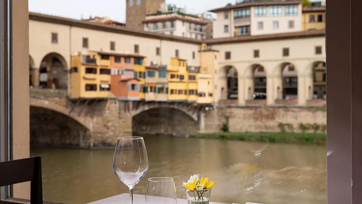 Vista degli Uffizi di Firenze da dentro il ristorante Forneria