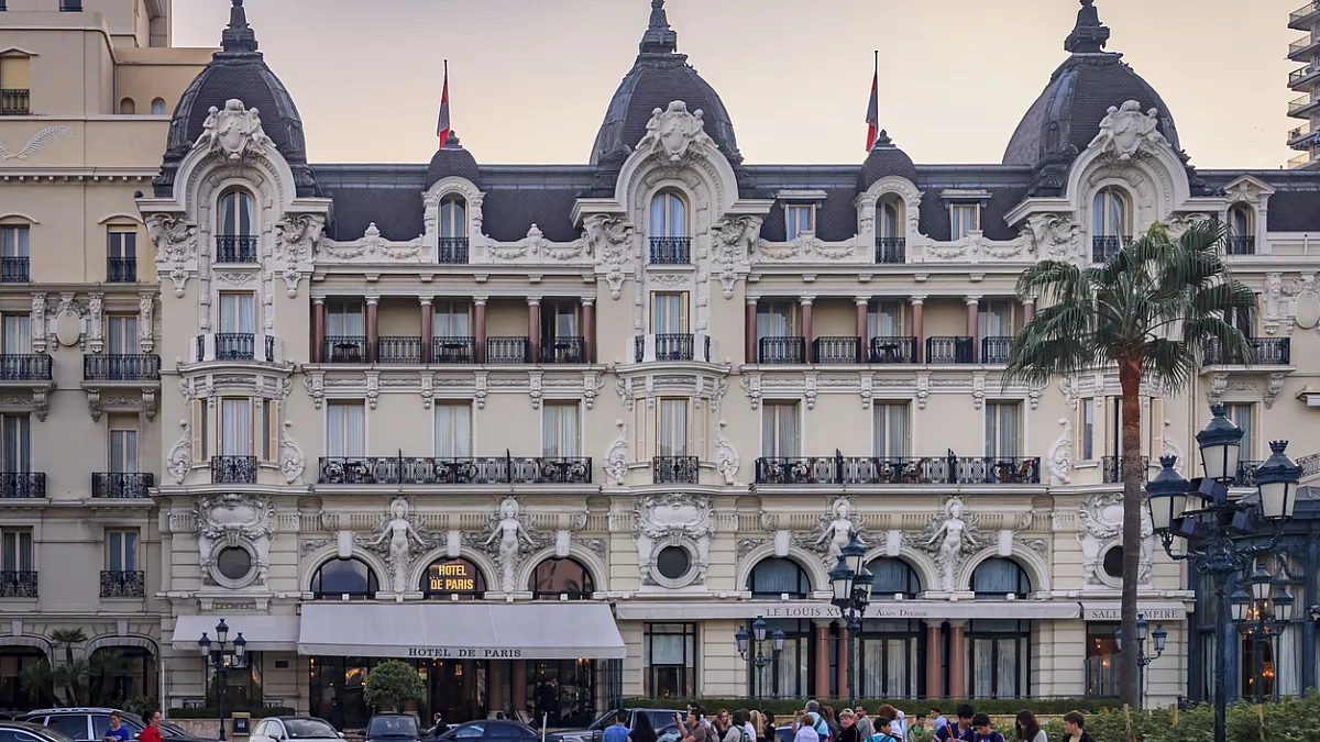Hotel de Paris, Monaco; foto copertina @SvetlanaSF - IStock.com/solo uso editoriale