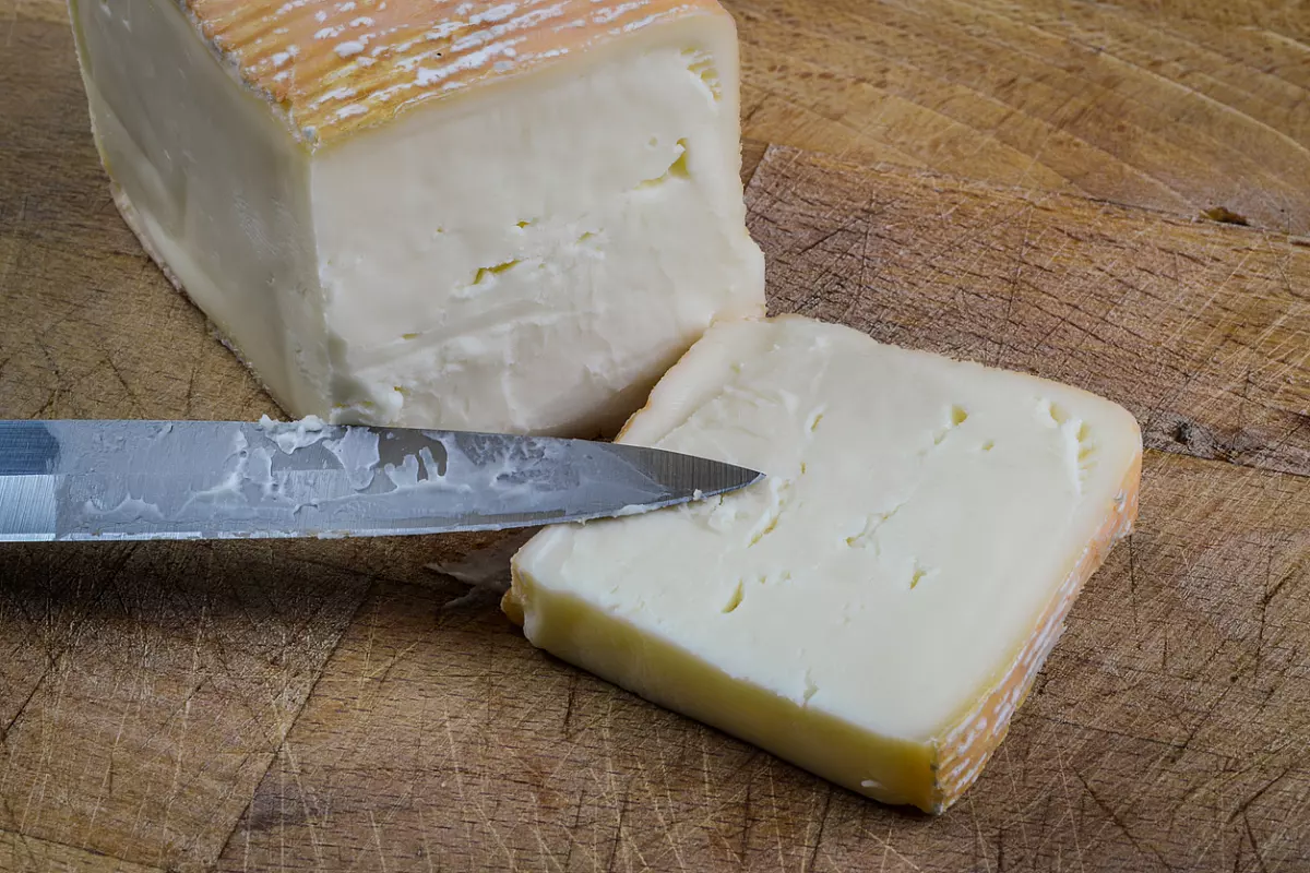 formaggio di consistenza simile al Minger