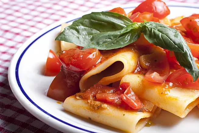 Paccheri con salsa di pomodoro