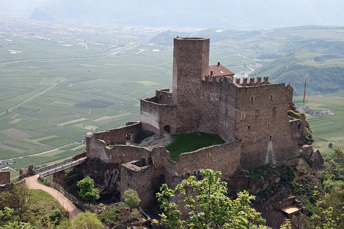 Castello di Appiano, Hocheppan