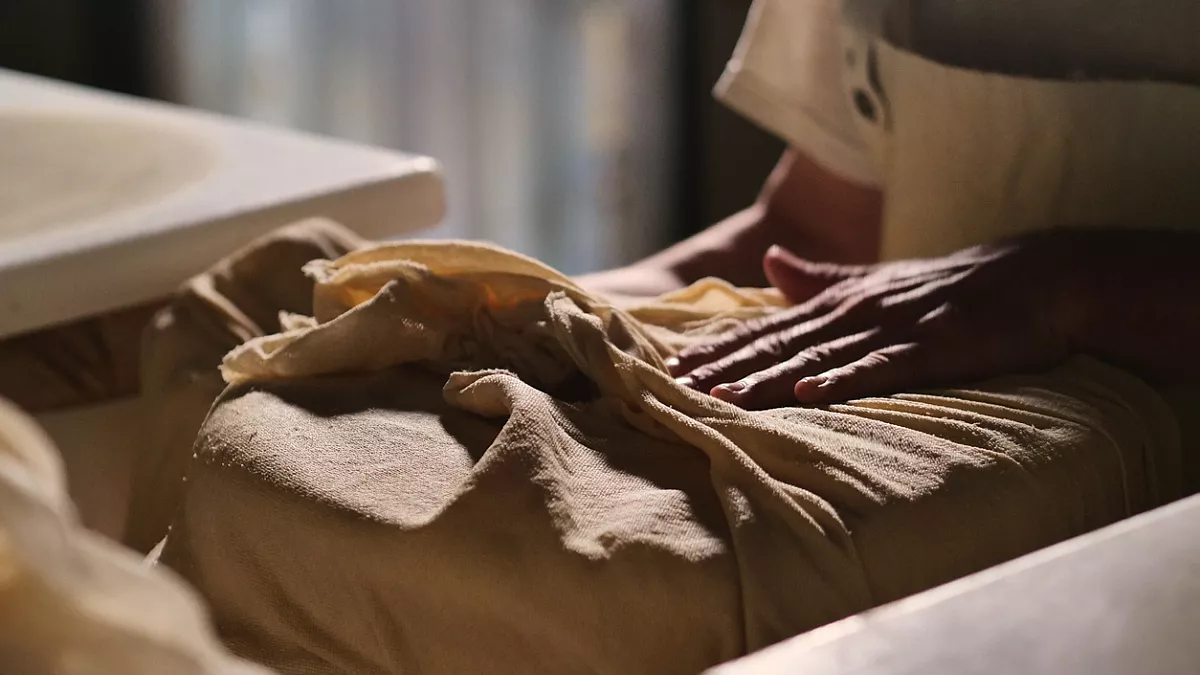 lavorazione del Parmigiano Reggiano