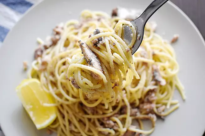 Pasta con le sarde, curiosità