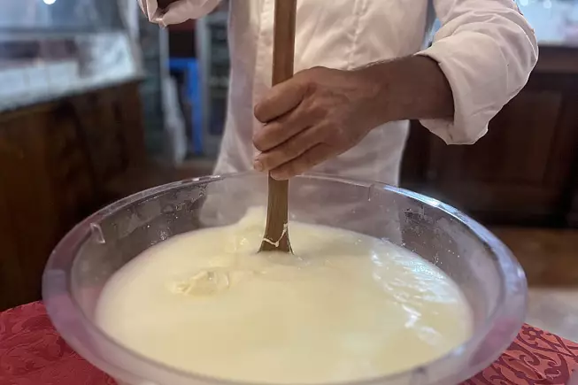 Preparazione del caciocavallo degli Alburni