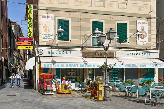 Baci di Alassio, storia, foto @Simona Sirio, Istock.com/solo uso editoriale