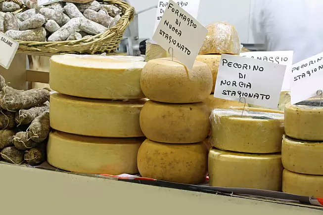 Formaggi e caciottone di Norcia