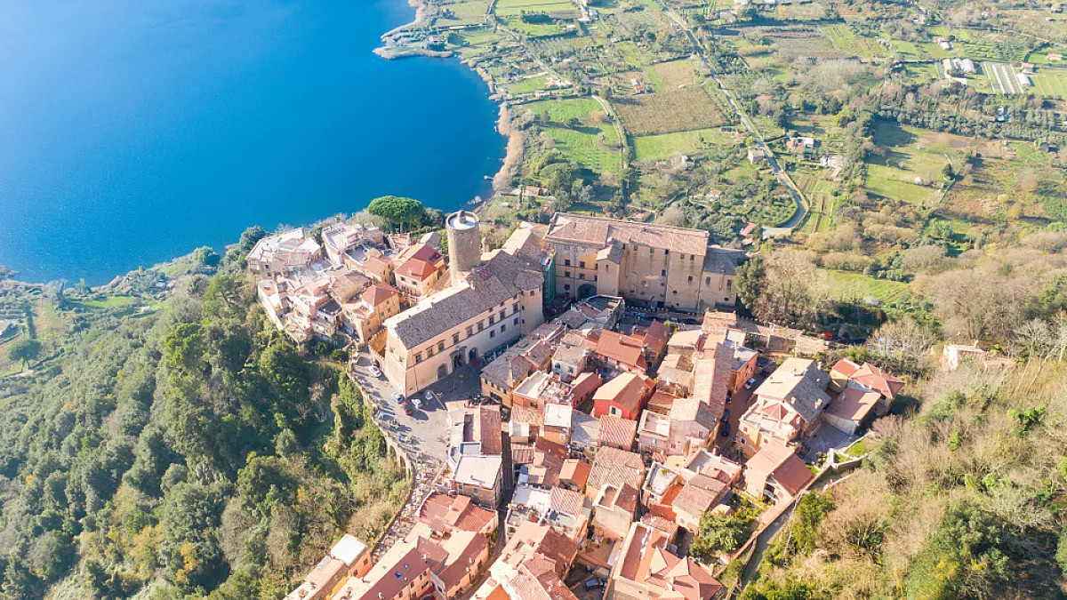 Borgo Divino a Nemi