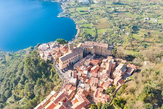 Borgo Divino a Nemi