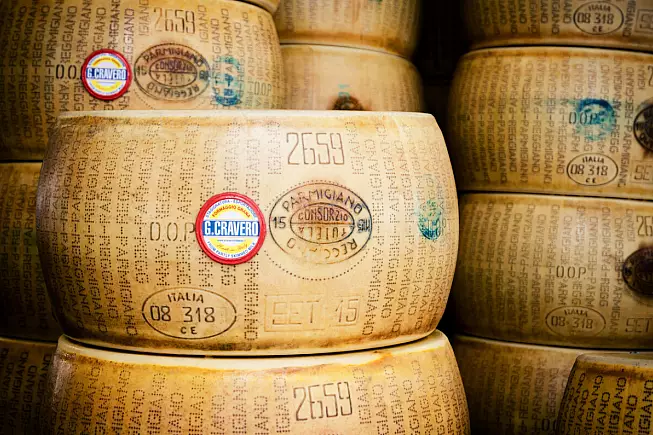 Parmigiano Reggiano con timbro consorzio